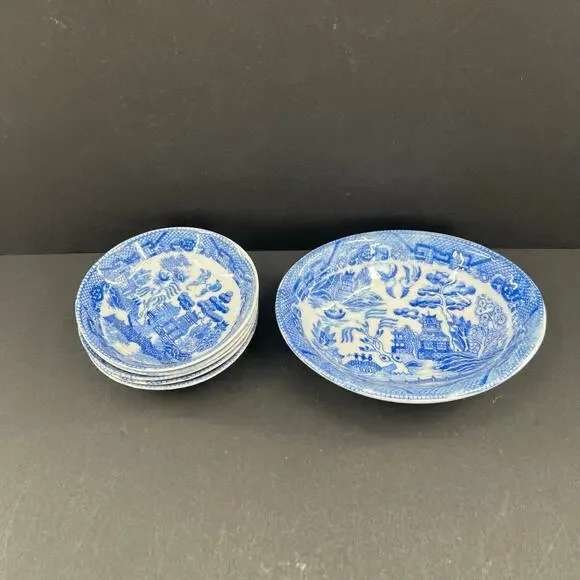 Vintage Japan Child’s blue willow porcelain play set plates - Picture 2 of 6